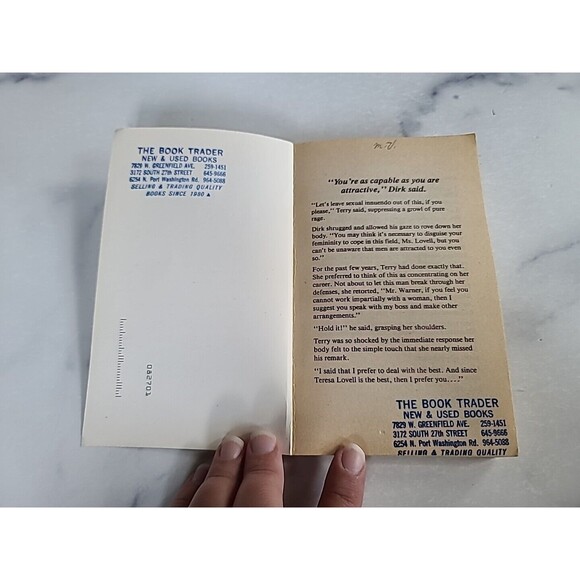 An Independent Lady By Roslyn Macdonald - Picture 2 of 10